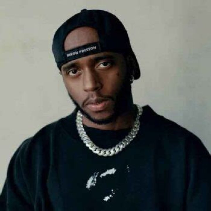 6lack Biography, Age, Wife, Daughter, Height, Net Worth, Songs, Albums