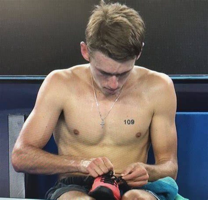 Alex de Minaur: Girlfriend, net worth, tattoos, smoking & body facts