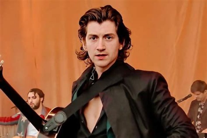 Alex Turner’s Bio, Wiki, Age, Height, Family, Wife, Album, Producer, and Net Worth