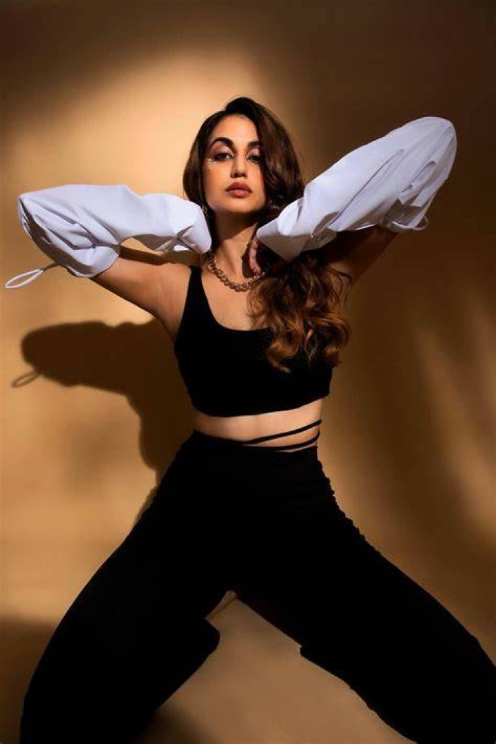 
Anjali Schmuck Height, Weight, Net Worth, Age, Birthday, Wikipedia, Who, Instagram, Biography 
