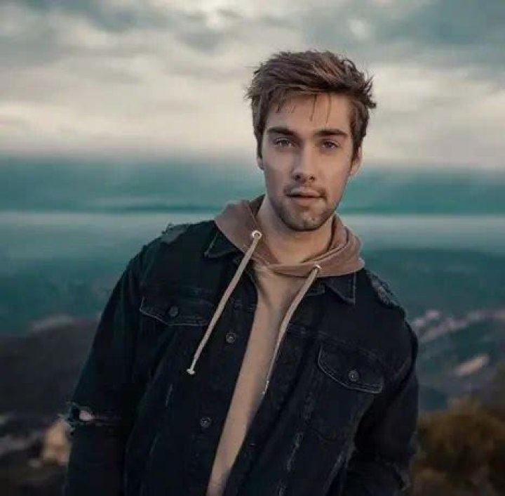 Austin North Bio, Wiki, Age, Height, Family, Dating, Outer Banks, Net Worth, Twitter, Instagram
