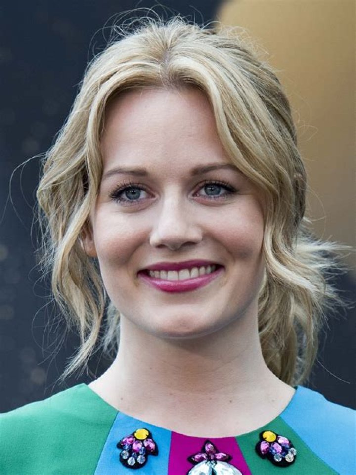 
Cara Louise Theobold Height, Weight, Net Worth, Age, Birthday, Wikipedia, Who, Instagram, Biography 