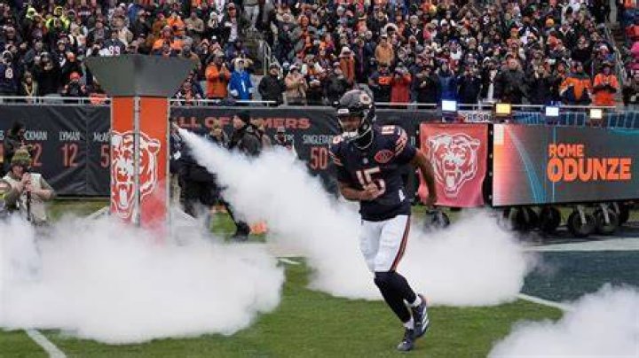 Chicago Bears' Tight End Cole Kmet Sustains Serious Knee Injury