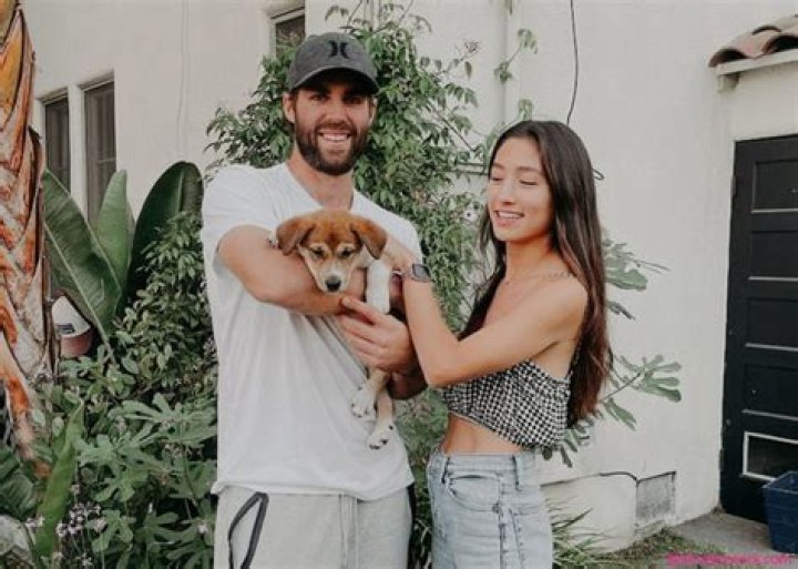 
Chris Taylor is not Married to Wife. Dating Girlfriend: Mary Keller. Kids. 