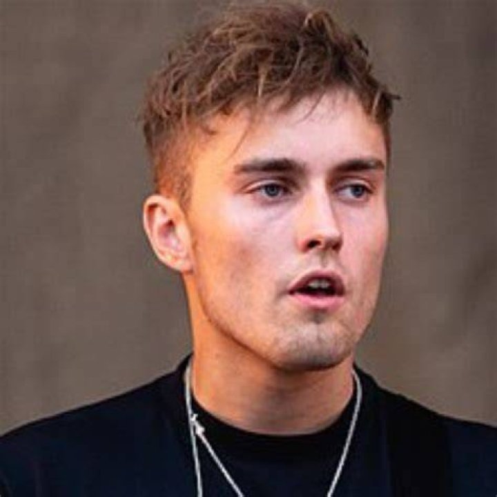 Does Sam Fender Have Cancer? Illness Diagnosis And Girlfriend