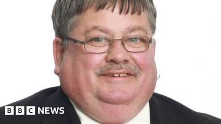 
DUP Councillor William Walker Arrested Over Child Grooming Charges, Is He Really Affiliated To The Gangs? 