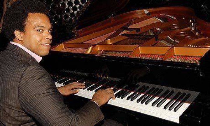Eric Lewis (pianist)