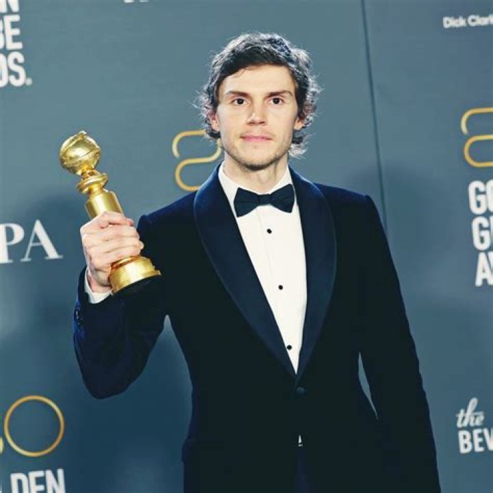 
Evan Peters Wins Golden Globe for ‘Dahmer’ : ‘I Sincerely Hope Some Good Came Out of It’ 