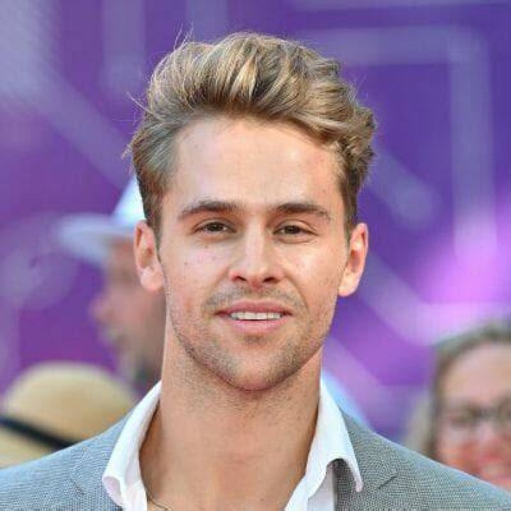 
Fabian Cowdrey Height, Weight, Net Worth, Age, Wiki, Who, Instagram, Biography 