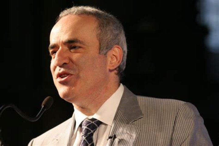 Garry Kasparov: Wife, net worth, tattoos, smoking & body facts