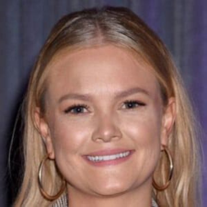 Hailey Whitters Age Brother: How Old Is She?