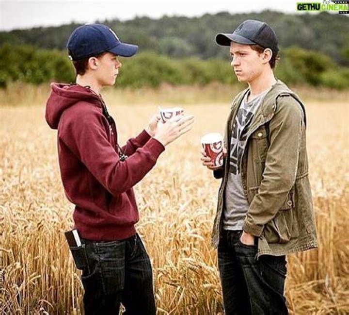 Harry Holland (Actor) Wiki, Bio, Age, Height, Weight, Net Worth, Girlfriend, Facts
