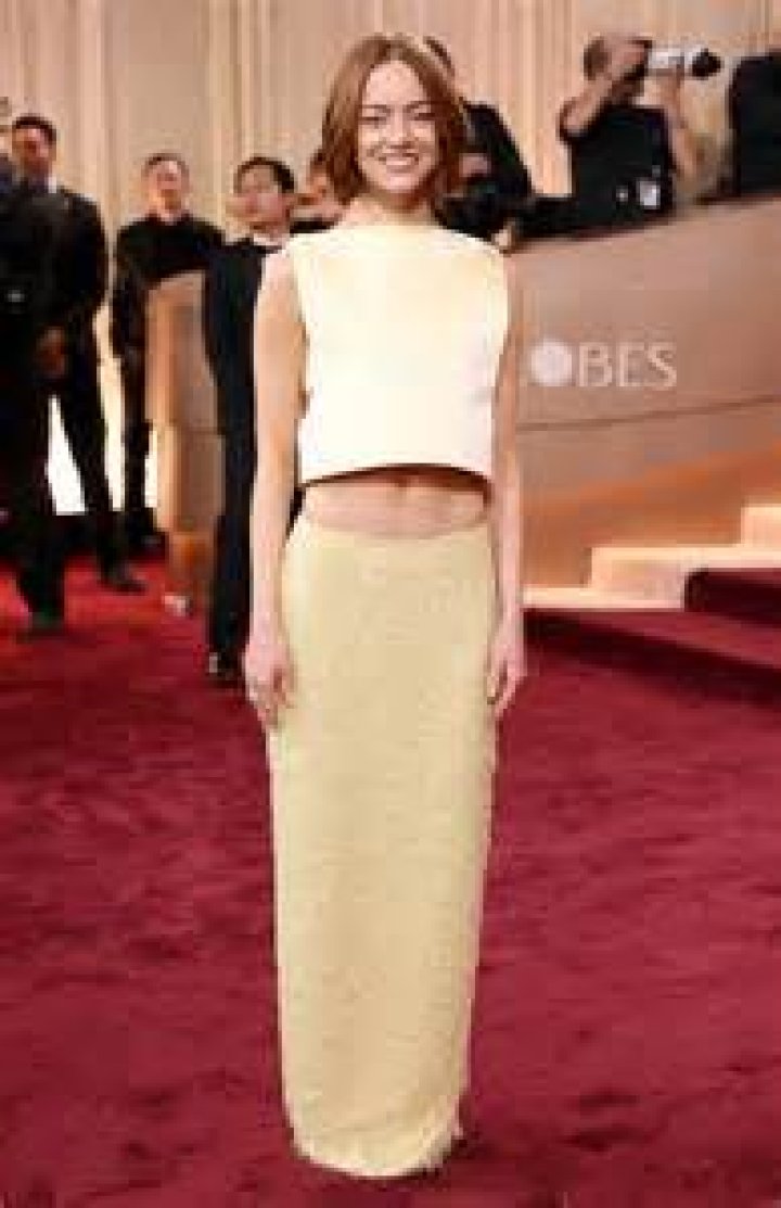 How tall is Emma Stone? Let's take a closer look at the stature of the acclaimed actress - SarkariResult