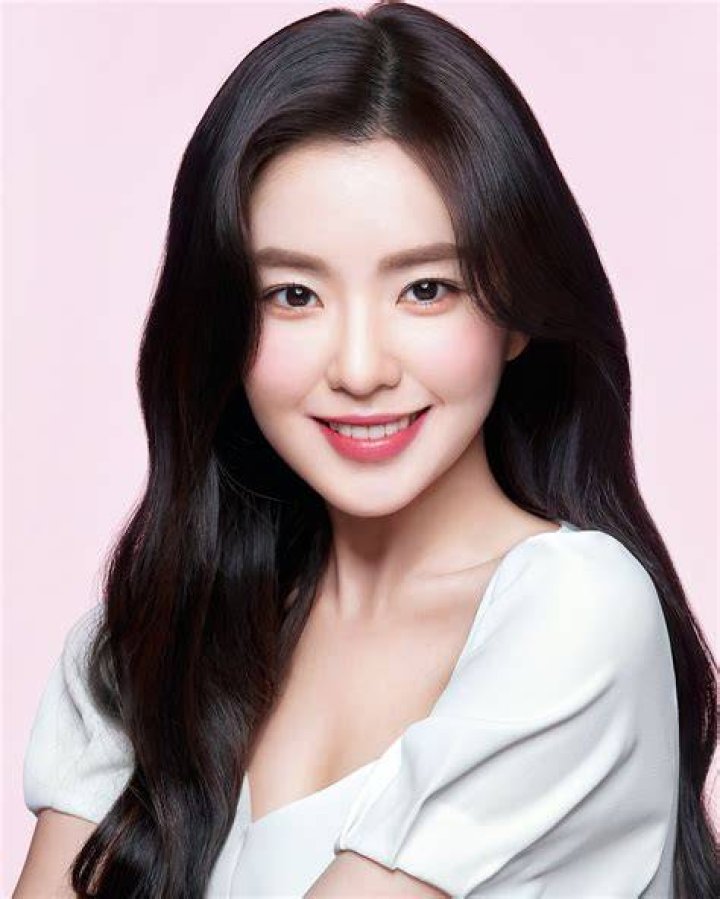 Irene (Singer) Bio, Wiki, Boyfriend, Dating, Height, Weight, Net Worth, Family, Career, Facts