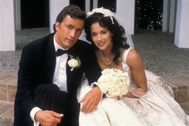 Is Brooke Langton Married Or Is She Simply Hiding Her Husband? Learn About Her Relationship Status!