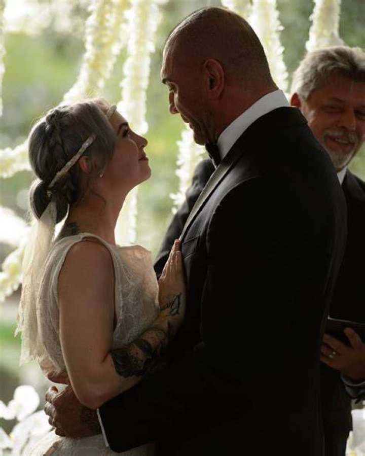 
Is Lucky Dave Married to Wife or Dating a Girlfriend? 