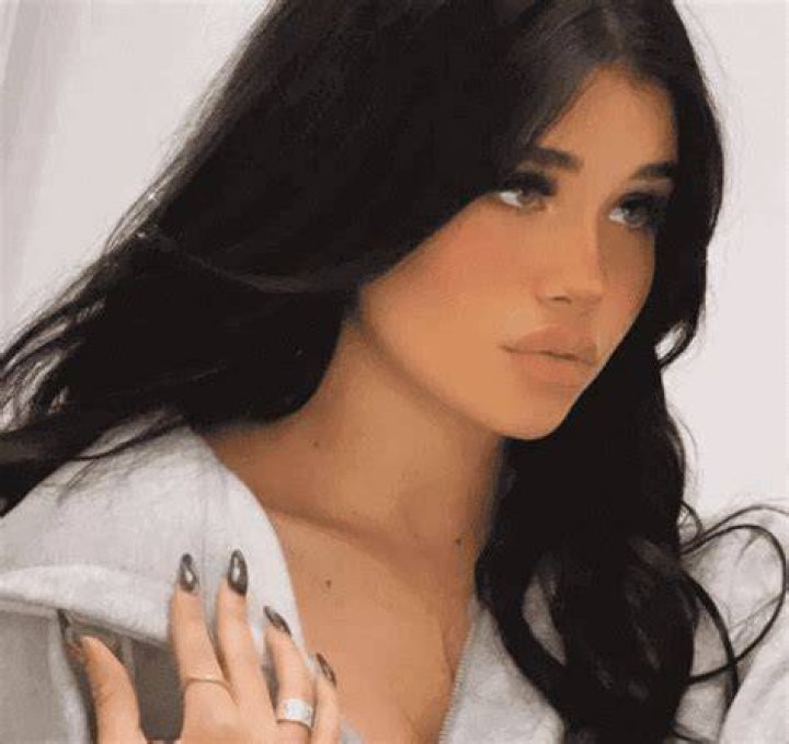 
Is Nessa Barrett Married? Her Bio, TikTok, Boyfriend and Family 
