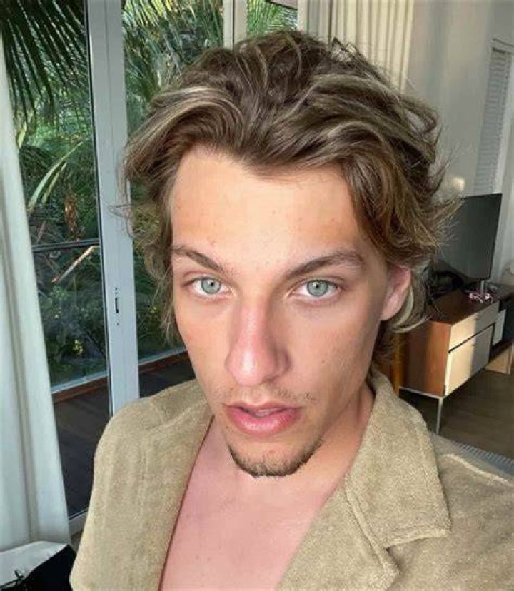 Jake Hazell Height, Weight, Net Worth, Age, Birthday, Wikipedia, Who, Instagram, Biography