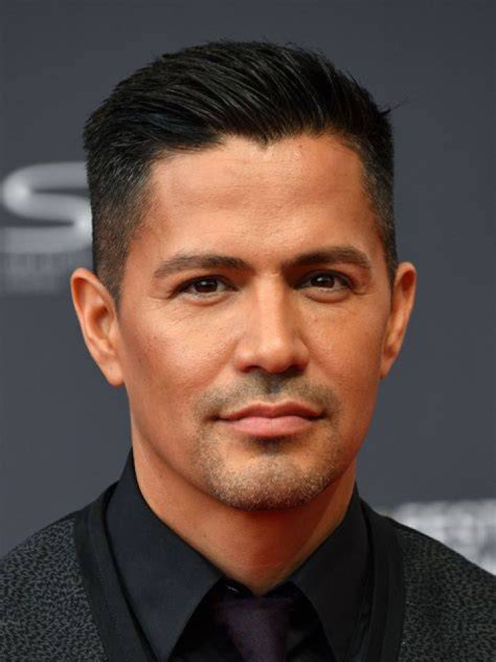 Jay Hernandez: A Successful Actor and Fashion Model