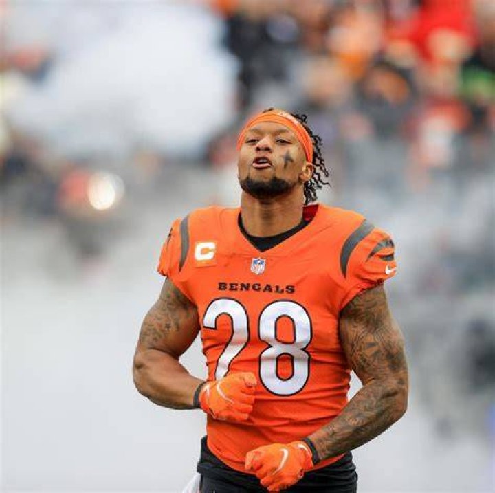 Joe Mixon Girlfriend 2022, Who is Joe Mixons Girlfriend?