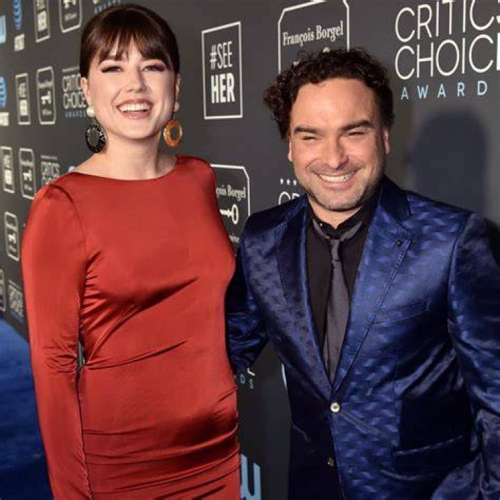 Johnny Galecki – Bio, Wife, Age, Height, Net Worth, Girlfriend, Married, Gay
