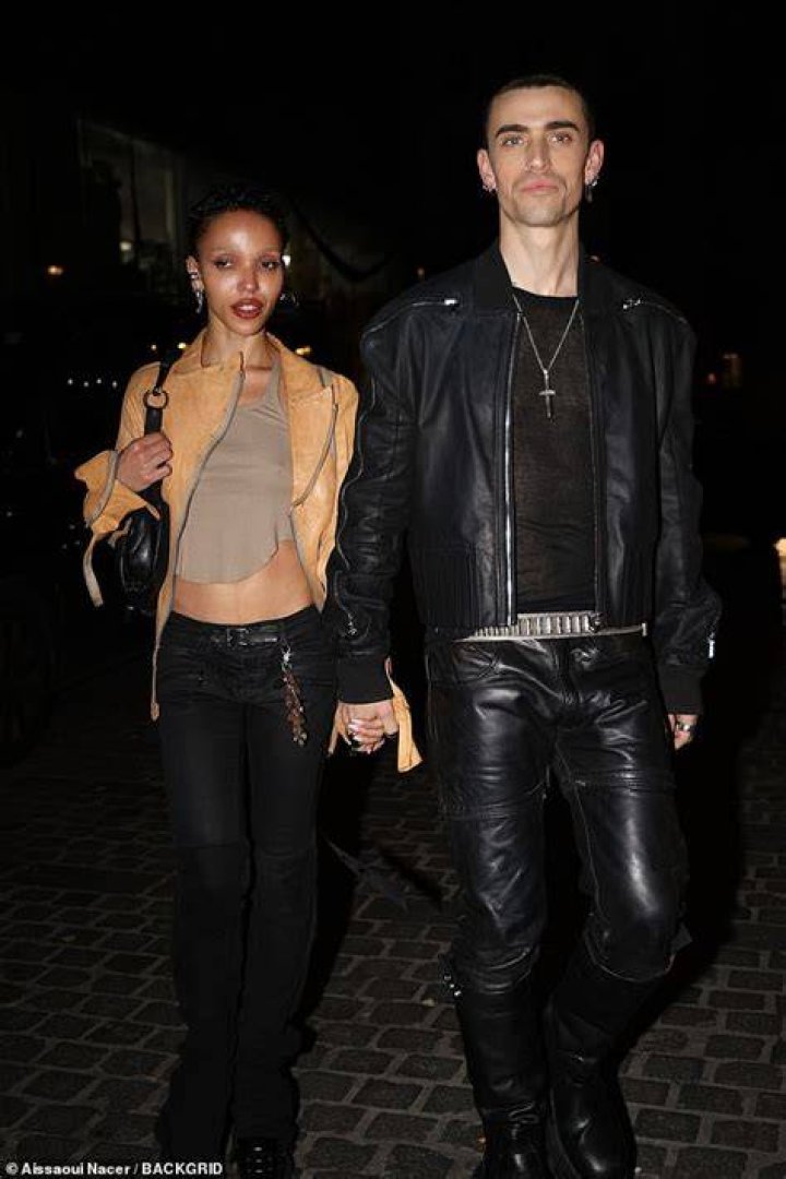 
Jordan Hemingway, FKA Twigs Boyfriend: Reveals on Instagram 