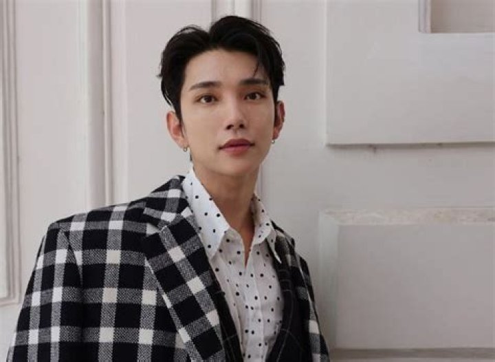 Joshua Hong Bio, Wiki, Age, Parents, Girlfriend, Song, and Net Worth.