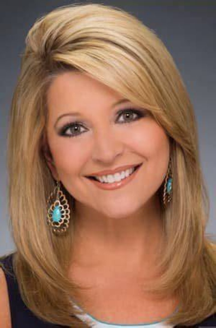 Leslie Mouton Bio, Wiki, Age, Birthday, Height, Parents, Husband, Married, Resigns, KSAT-TV Salary and Net worth