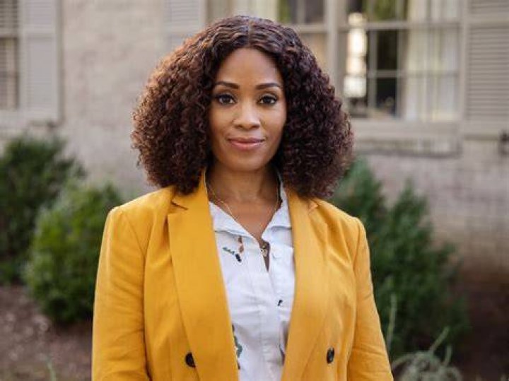 Maahra Hill Net Worth