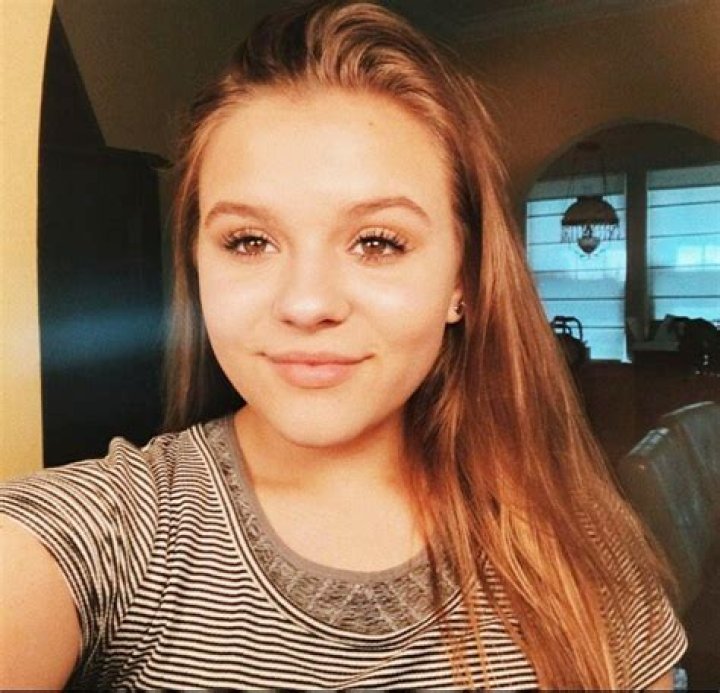 Maisy Stella Height, Weight, Net Worth, Age, Birthday, Wikipedia, Who, Instagram, Biography