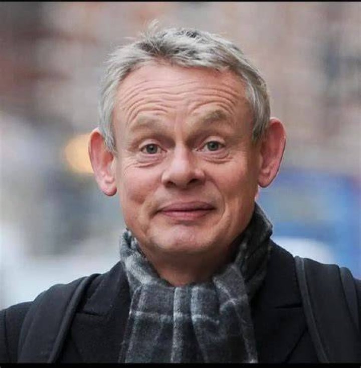 Martin Clunes Bio, Wiki, Age, Height, Family, Wife, Daughter, Manhunt, Salary and Net Worth