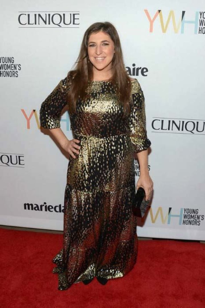 Mayim Bialik Height, What Is The Height Of Mayim Bialik? - SarkariResult