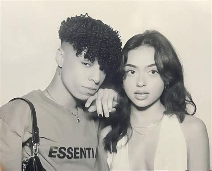 
Meet Nailea Devora Boyfriend Larray- Dating Life And Past Relationships 