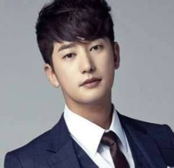 Park Si-hoo Height, Weight, Net Worth, Age, Birthday, Wikipedia, Who, Nationality, Biography