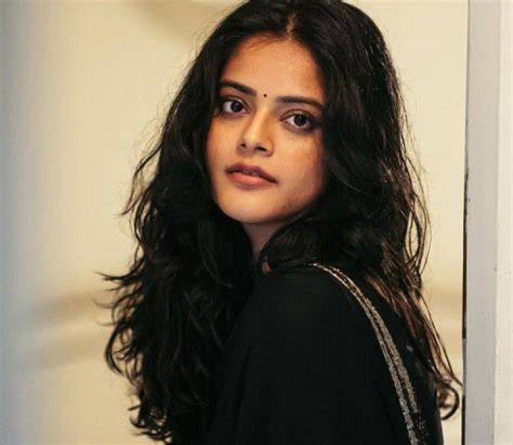 
Riddhi Kumar Height, Weight, Net Worth, Age, Birthday, Wikipedia, Who, Nationality, Biography 