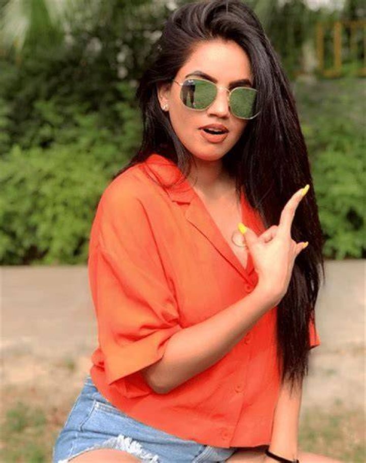Roshni Rastogi Height, Weight, Net Worth, Age, Birthday, Wikipedia, Who, Instagram, Biography