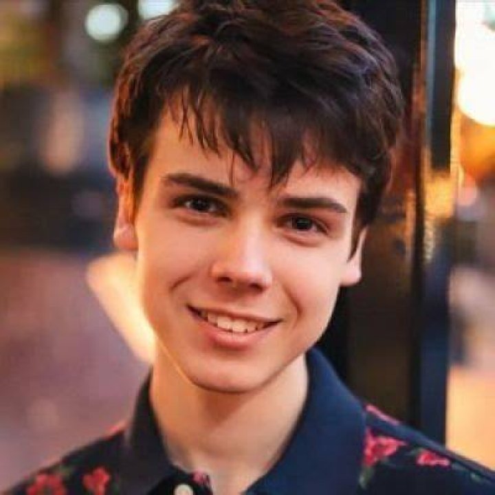 Sam Ashe Arnold Net Worth: Bio, Wiki, Age, Height, Parents, and Girlfriend