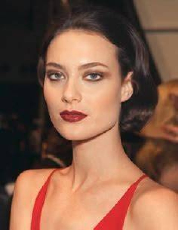 Shalom Harlow: dating, net worth, tattoos, smoking & body measurements