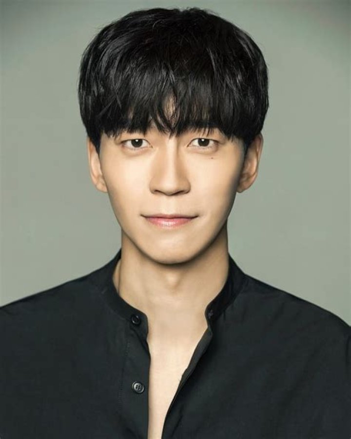 Shin Sung-Rok Bio, Age, Height, Wife, Daughter, Family, Net Worth, Movies and TV shows