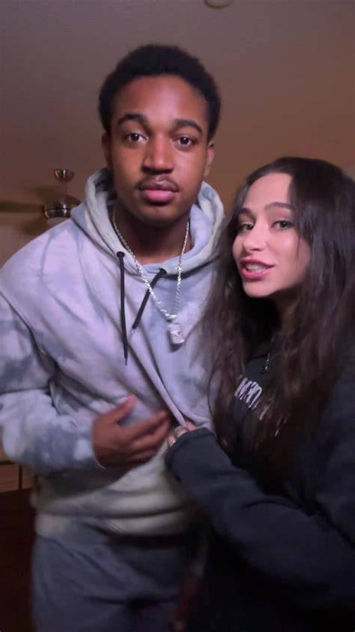 TikTok: Is Sky Katz Bisexual, Is She Dating Issac Ryan Brown? Age, Instagram, Bio, Wiki