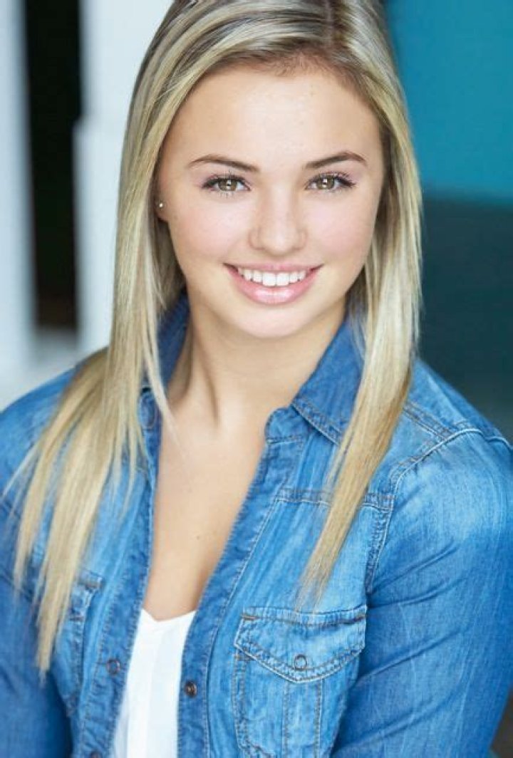 
Victoria Baldesarra Height, Weight, Net Worth, Age, Birthday, Wikipedia, Who, Nationality, Biography 
