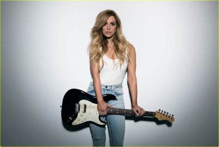 What Happened To Lindsay Ell? Fans Are Worried About The Canadian Singer
