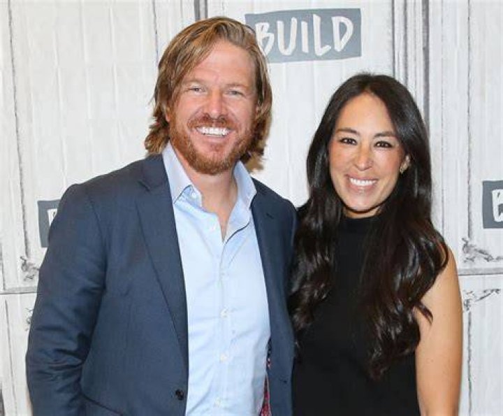 
Where Is The Fixer Upper Castle Located and Who Are Its Host Chip and Joanna Gaines? 