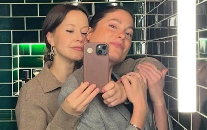 
Who Are Julianne Côté Parents? Meet The Canadian Film Actress On Instagram 