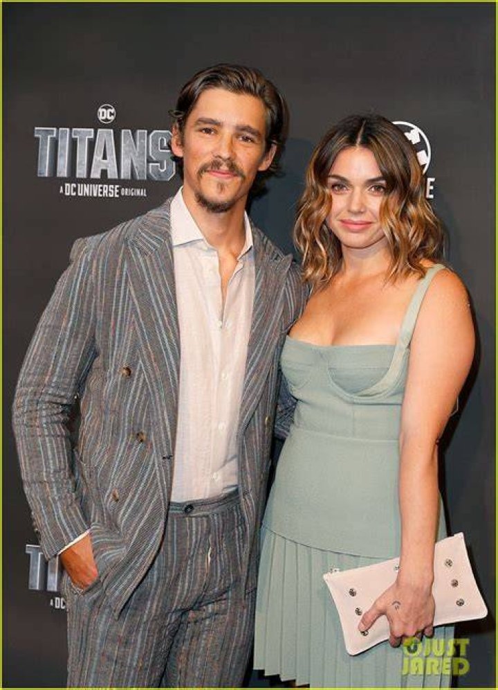 
Who is Brenton Thwaites’ Partner? Chloe Pacey’s Biography 