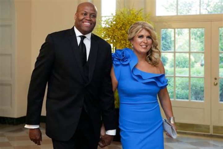 Who Is Craig Robinson Wife Kelly Mccrum? Everything To Know About Her – Meet On Instagram
